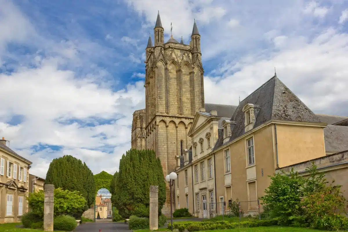 kathedraal tourime poitiers camping ile de re