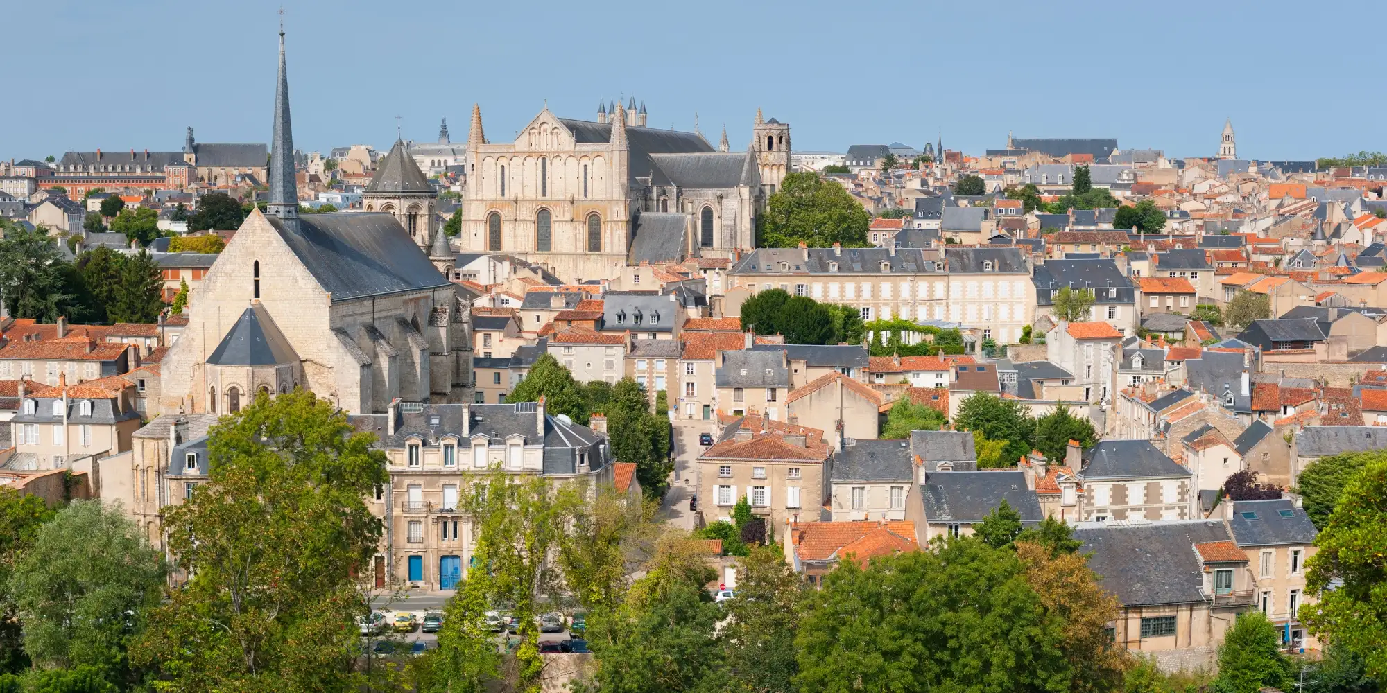 tourime ville poitiers camping ile de re
